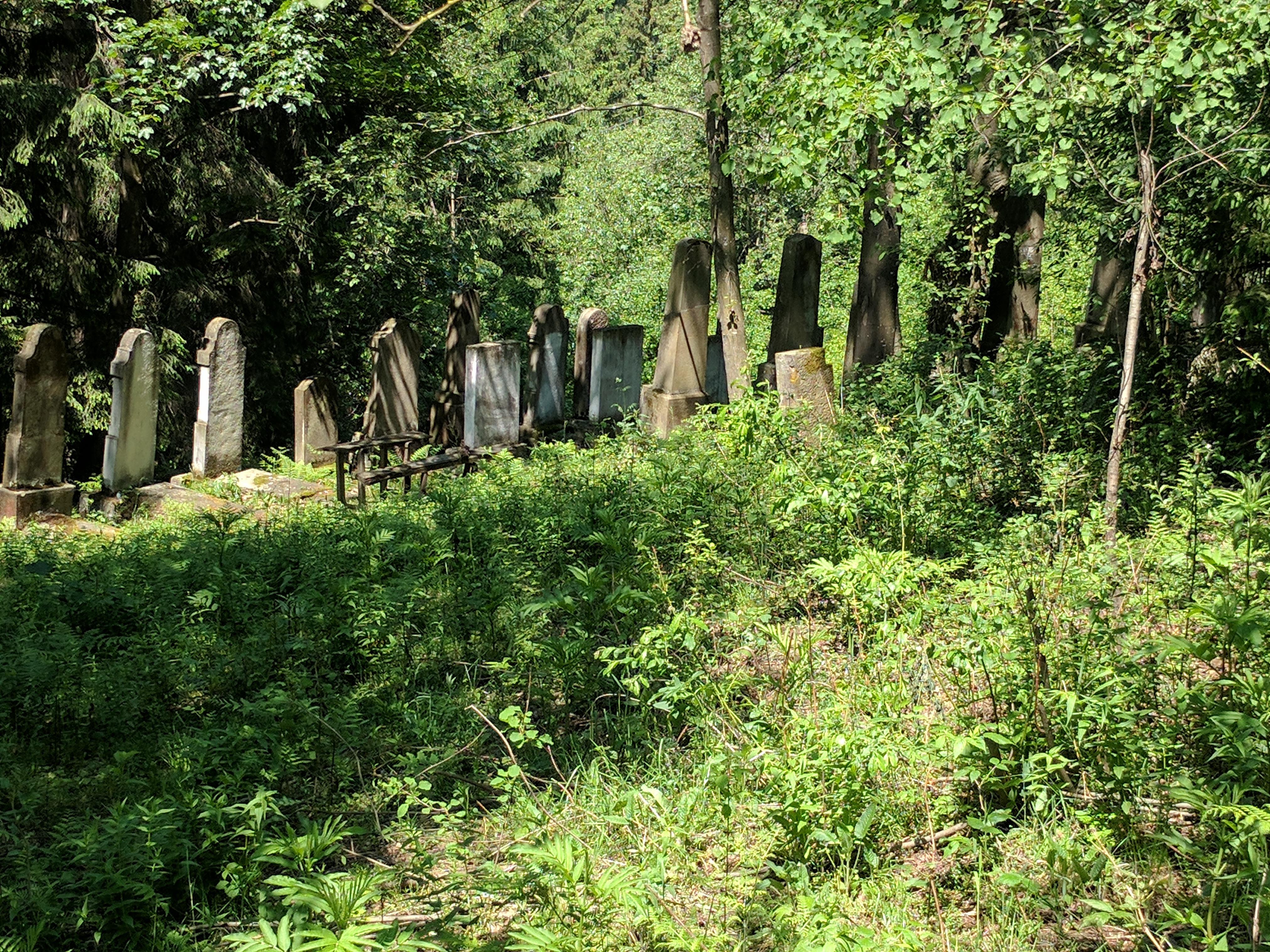 moldovita-cemetery.jpg
